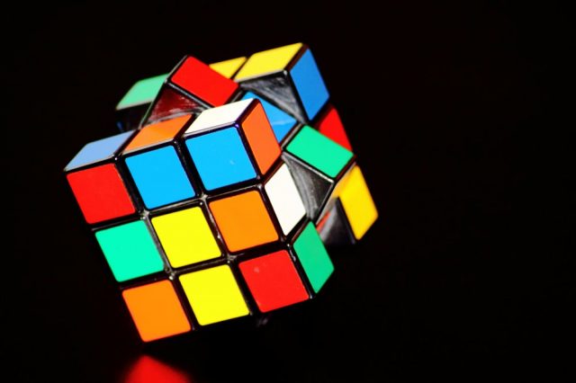 Lösa Rubiks Kub Utan Algoritmer